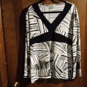 Striped Black & White V-Neck Long Sleeve Top
